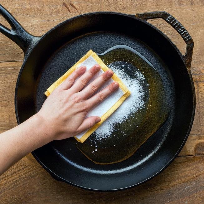 I recently came across a clever $1 trick for cleaning my rusty cast-iron skillet